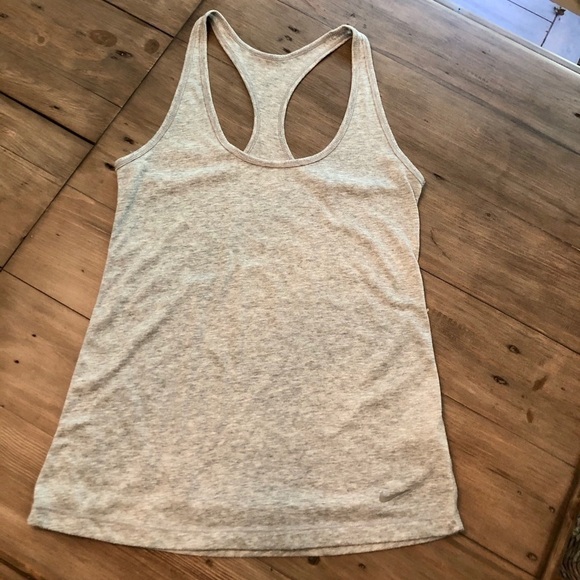 𝅺NIKE low scoop tank - Picture 1 of 3